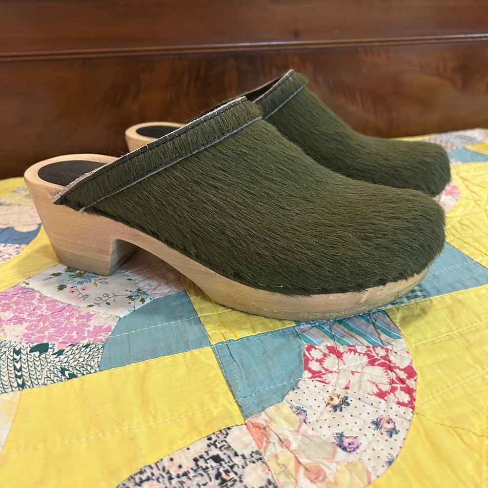 No 6 Ponyfur Clog
